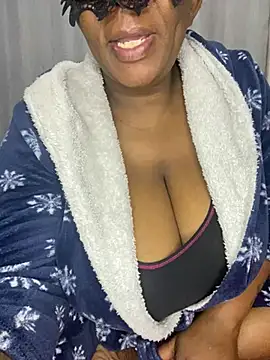 Snapshot of BoobsQueeen chatting on 05-26-26, 04:21 BoobsQueeen online show from 05-26-26, 04:21