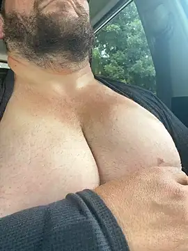 hugemanbreasts online show from 07-10-26, 08:09