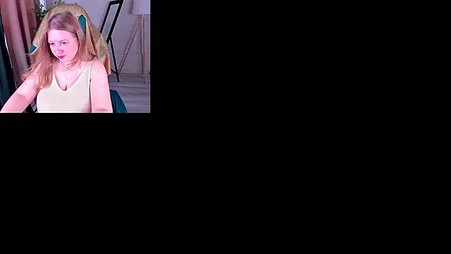 Snapshot of CleoXotie chatting on 06-04-26, 01:10 CleoXotie online show from 06-04-26, 01:10