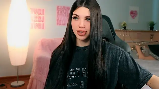 molly rettyy online show from 05-18-26, 03:50