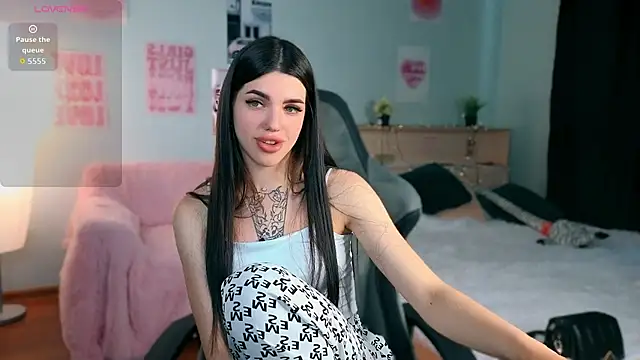 molly rettyy online show from 06-19-26, 05:02