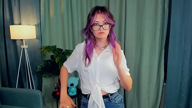 Snapshot of SuRenzi chatting on 03-31-26, 05:04 SuRenzi online show from 03-31-26, 05:04