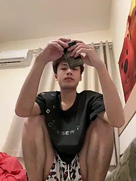 sexyboy-3525 online show from 04-15-26, 01:04