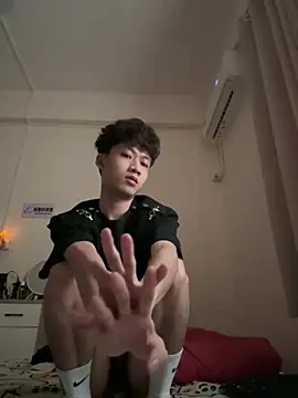 Snapshot of sexyboy-3525 chatting on 06-04-26, 05:45 sexyboy-3525 online show from 06-04-26, 05:45