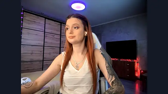 FoxyEmma online show from 05-05-26, 01:47