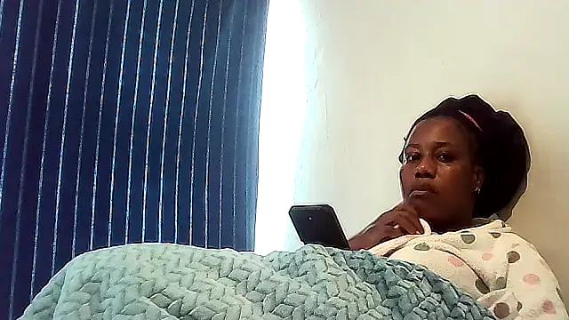 Snapshot of Dutches101 chatting on 06-18-26, 11:04 Dutches101 online show from 06-18-26, 11:04