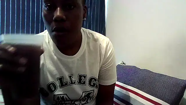 Snapshot of Dutches101 chatting on 06-03-26, 07:53 Dutches101 online show from 06-03-26, 07:53