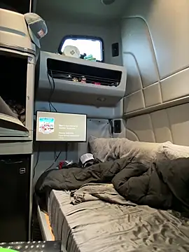 Snapshot of Diversified_Reality chatting on 04-14-26, 01:49 Diversified Reality online show from 04-14-26, 01:49