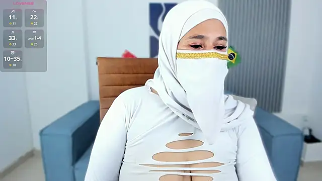 Snapshot of Thalia_hala chatting on 06-26-26, 05:30 Thalia hala online show from 06-26-26, 05:30