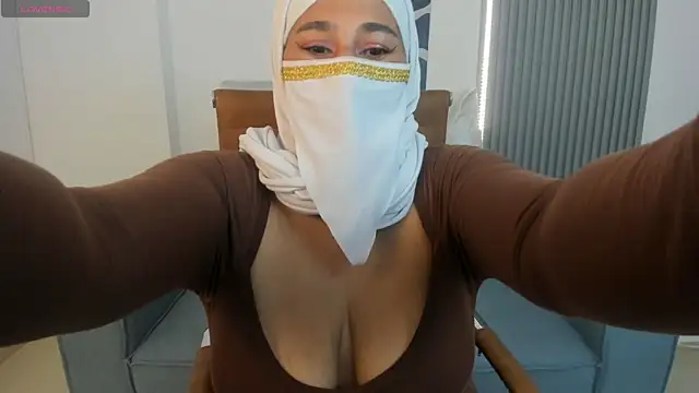 Thalia hala online show from 04-18-26, 05:48