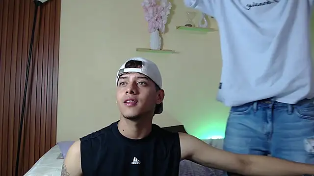 TwoHotTrouble  online show from 03-30-26, 10:00