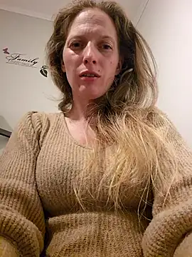 Snapshot of BlondeXtar chatting on 04-04-26, 08:59 BlondeXtar online show from 04-04-26, 08:59