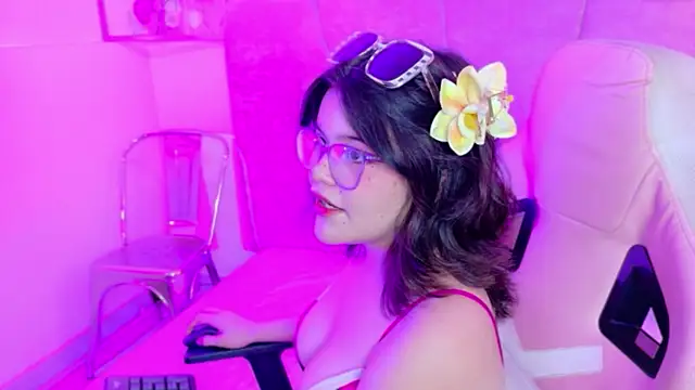 Alexa Missfortune online show from 05-06-26, 10:14