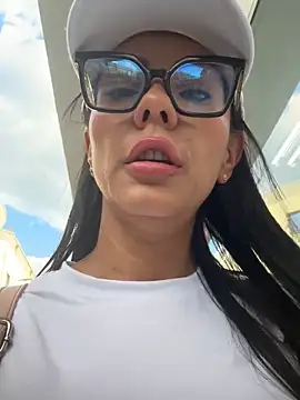 SofiParma online show from 06-17-26, 10:08