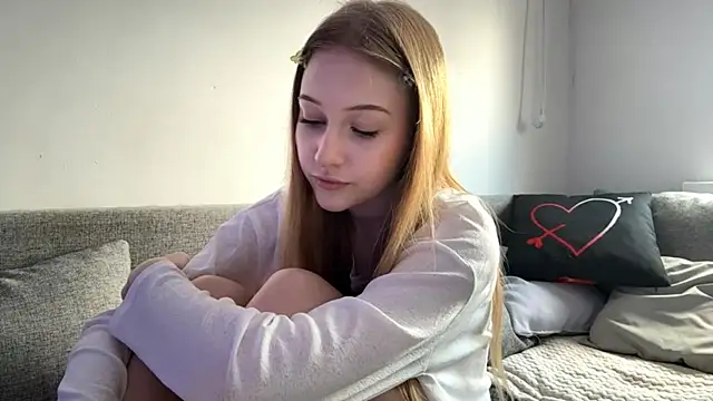 KatrineDrea online show from 04-11-26, 01:37