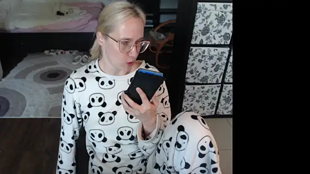 Sweet hot shrmp online show from 05-10-26, 08:29