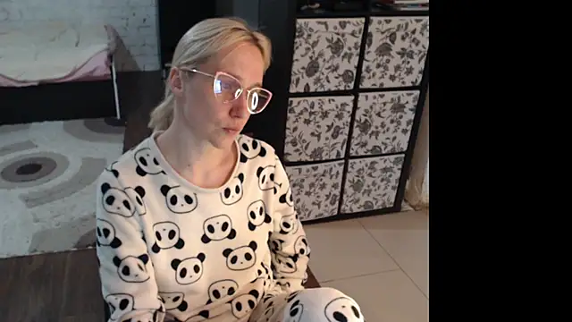 Sweet hot shrmp online show from 05-11-26, 06:59
