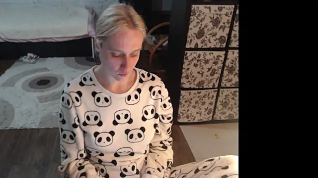Sweet hot shrmp online show from 05-03-26, 07:50