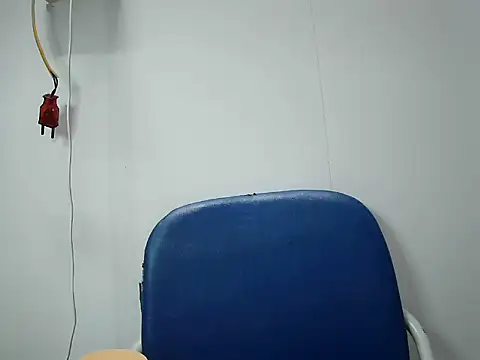 Snapshot of Lyna_2k chatting on 04-19-26, 05:25 Lyna 2k online show from 04-19-26, 05:25