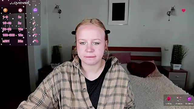 Snapshot of KittyCutest chatting on 03-30-26, 08:38 KittyCutest online show from 03-30-26, 08:38