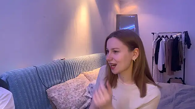 ReynaSweet  online show from 04-03-26, 10:27