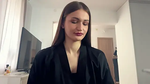 HallieHollo online show from 04-03-26, 06:09