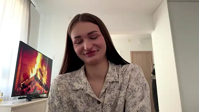 HallieHollo online show from 04-15-26, 06:30