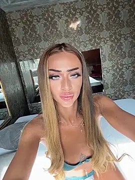 Snapshot of DirtyDebby chatting on 04-05-26, 02:35 DirtyDebby online show from 04-05-26, 02:35