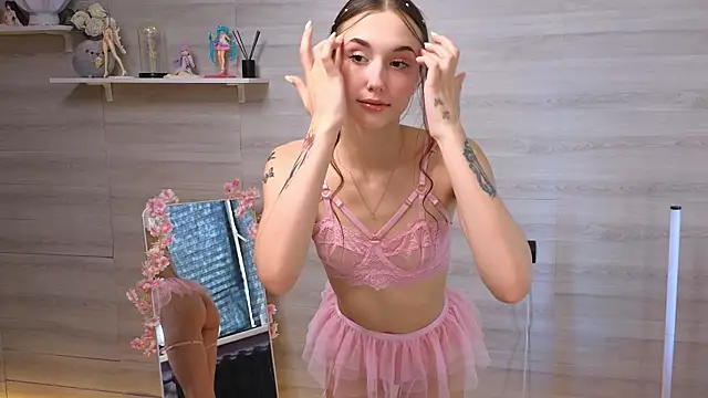 Snapshot of belle_cute chatting on 06-21-26, 03:12 belle cute online show from 06-21-26, 03:12