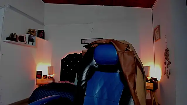 SaraRoads online show from 04-08-26, 04:52