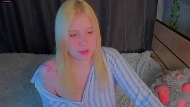 unburnedgirl online show from 07-07-26, 03:04