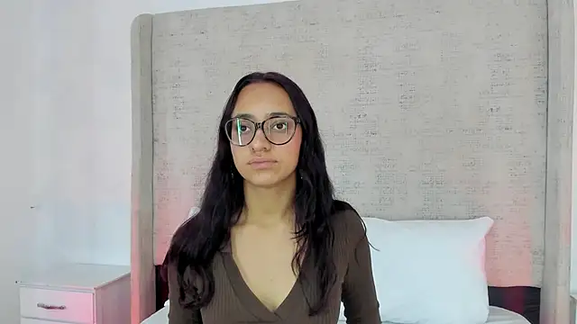 Charlotte Benette online show from 04-09-26, 12:00
