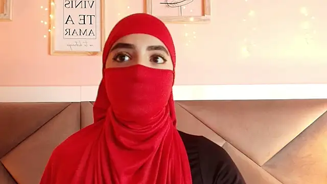 Snapshot of nayira_ chatting on 03-31-26, 08:33 nayira online show from 03-31-26, 08:33