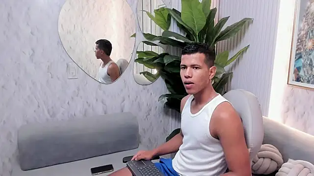 noahdark  online show from 04-09-26, 02:13