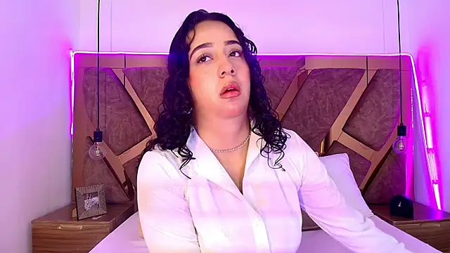 bella swwan  online show from 06-17-26, 01:32