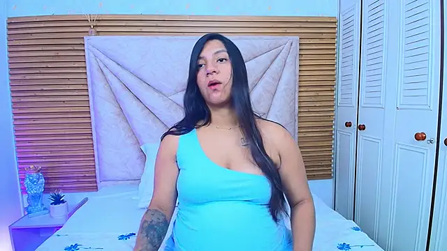 Lunaa Rossee online show from 05-15-26, 07:45