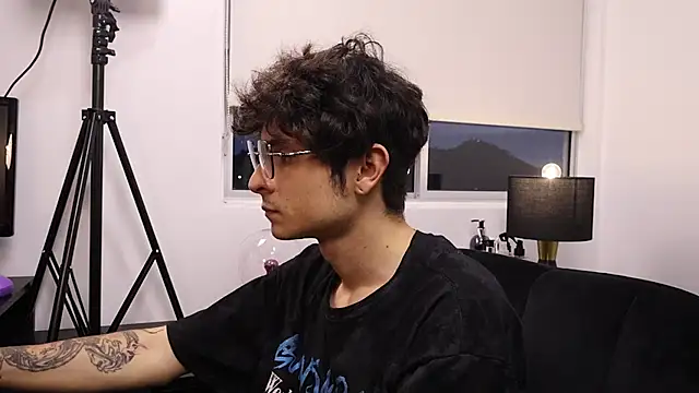 Tyler Blade online show from 04-06-26, 11:17