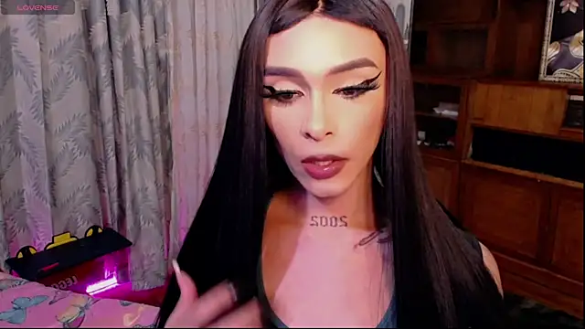 Snapshot of AdhaaraMoon_ chatting on 04-03-26, 04:52 AdhaaraMoon online show from 04-03-26, 04:52