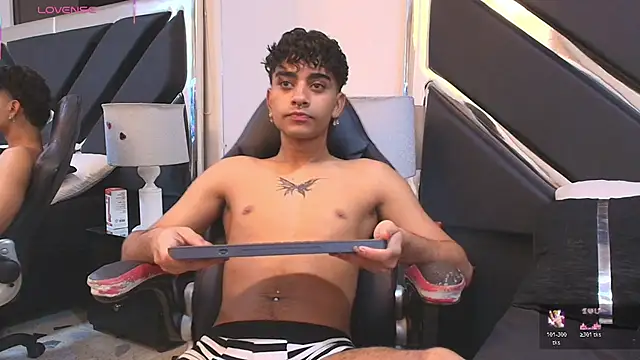 Snapshot of MiikeOthon chatting on 04-04-26, 04:19 MiikeOthon online show from 04-04-26, 04:19