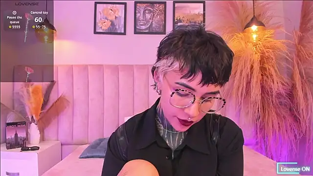Luana fiore online show from 04-28-26, 12:09