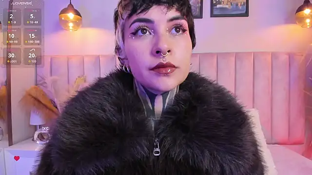 Luana fiore online show from 05-12-26, 12:11