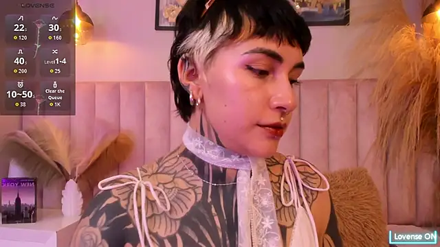 Luana fiore online show from 04-14-26, 12:21