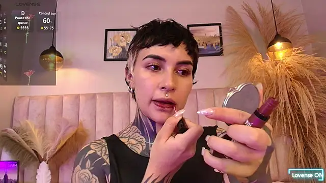 Luana fiore online show from 04-15-26, 12:53
