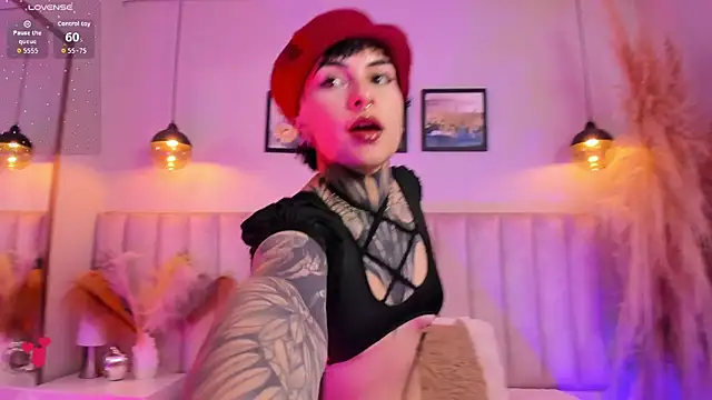 Luana fiore online show from 05-13-26, 12:23