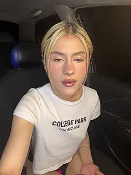 Lia fire online show from 05-06-26, 05:11