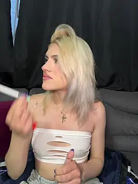 Lia fire online show from 04-13-26, 11:09