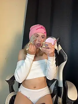 Lia fire online show from 04-04-26, 02:18