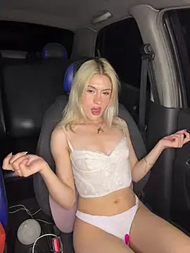 Lia fire online show from 04-23-26, 05:14