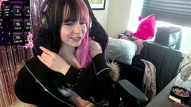 CutieTracer online show from 04-26-26, 01:41