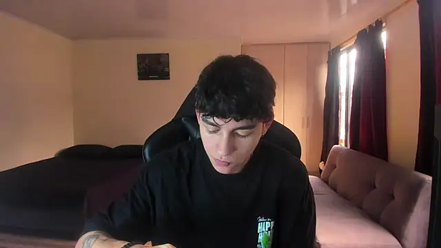 Luke Chill online show from 05-04-26, 02:42